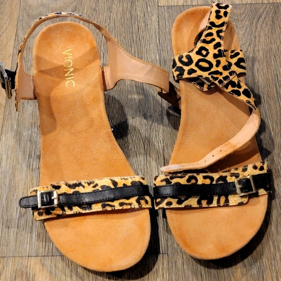 Textured leopard print strappy sandals - Picture 1 of 6